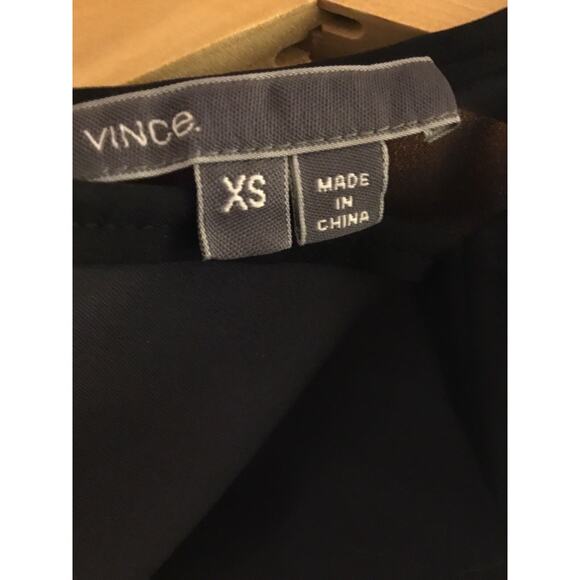 Vince navy blue silk short sleeve v-neck Top with Black contrast trim sz XS - Picture 2 of 6